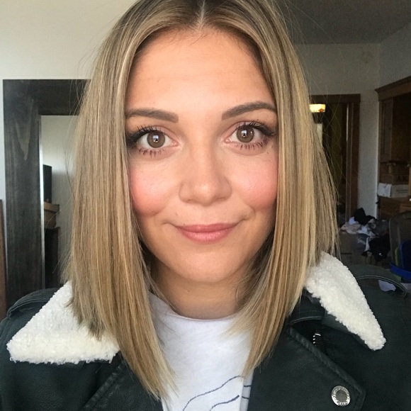 Meet your Posher, Whitney - Picture 1 of 1